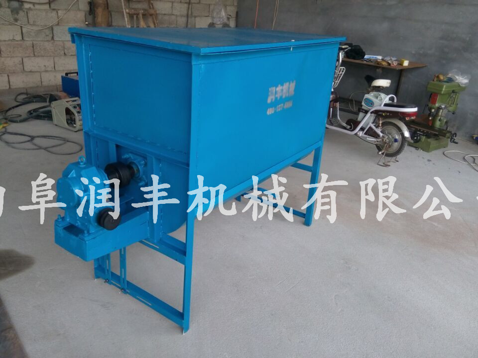 大型饲料混合机岳阳带减速机搅拌机
