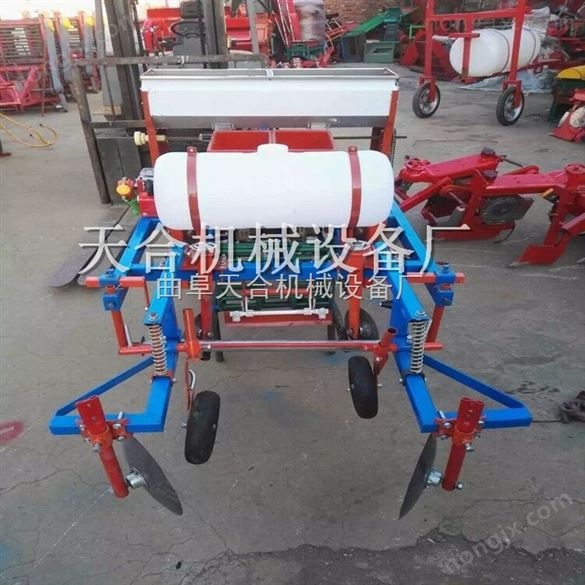 新型多功能花生覆膜机 四轮拖拉机播种铺地膜机 木工贴纸机